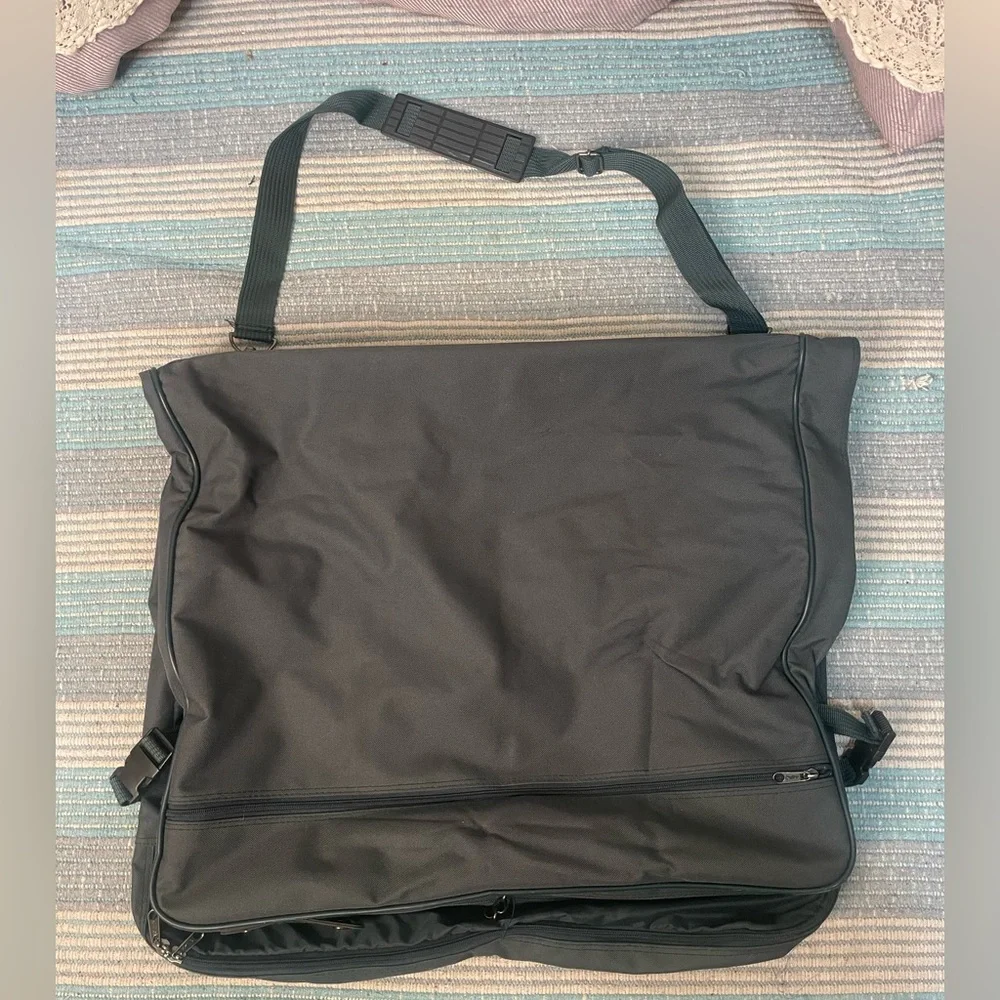 Atlantic: dark army green vintage wardrobe bag